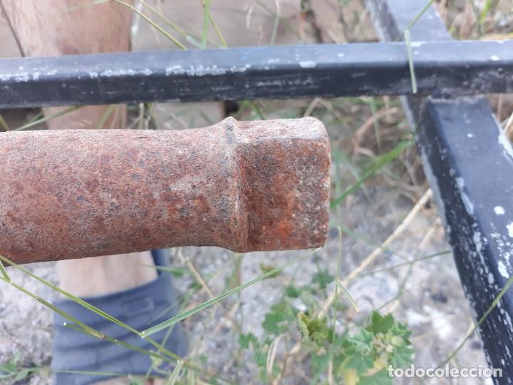 Antig&uuml;edades: Espada eje molino harinero - Foto 2