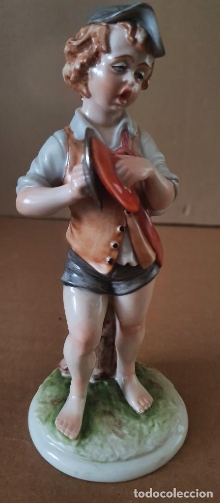 Antiques: PORCELANA GALOS - NI&Ntilde;O CON PLATILLOS - 17 CM.