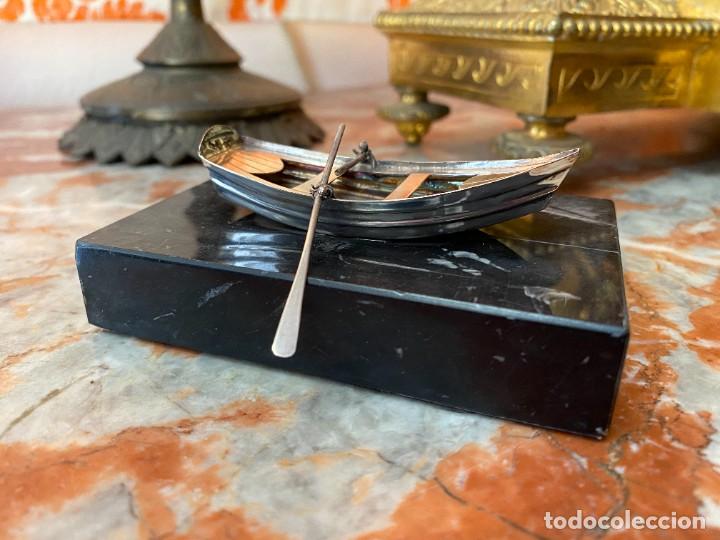 Antig&uuml;edades: Barca de plata y base de m&aacute;rmol - Foto 1