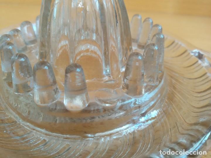 Antig&uuml;edades: EXPRIMIDOR DE CRISTAL - Foto 3