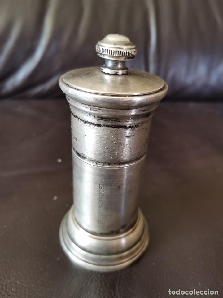 Oggetti Antichi: ANTIGUO MOLINILLO PARA ESPECIAS SISTEMA PEUGEOT FRERES , IS MORUS HOTEL , BROGGI MADE IN ITALY