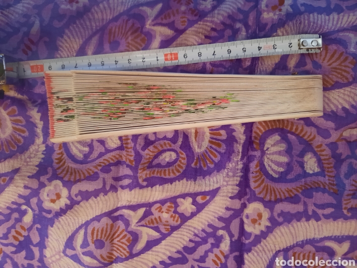 Antig&uuml;edades: Abanico madera lacada pintado a mano. - Foto 5