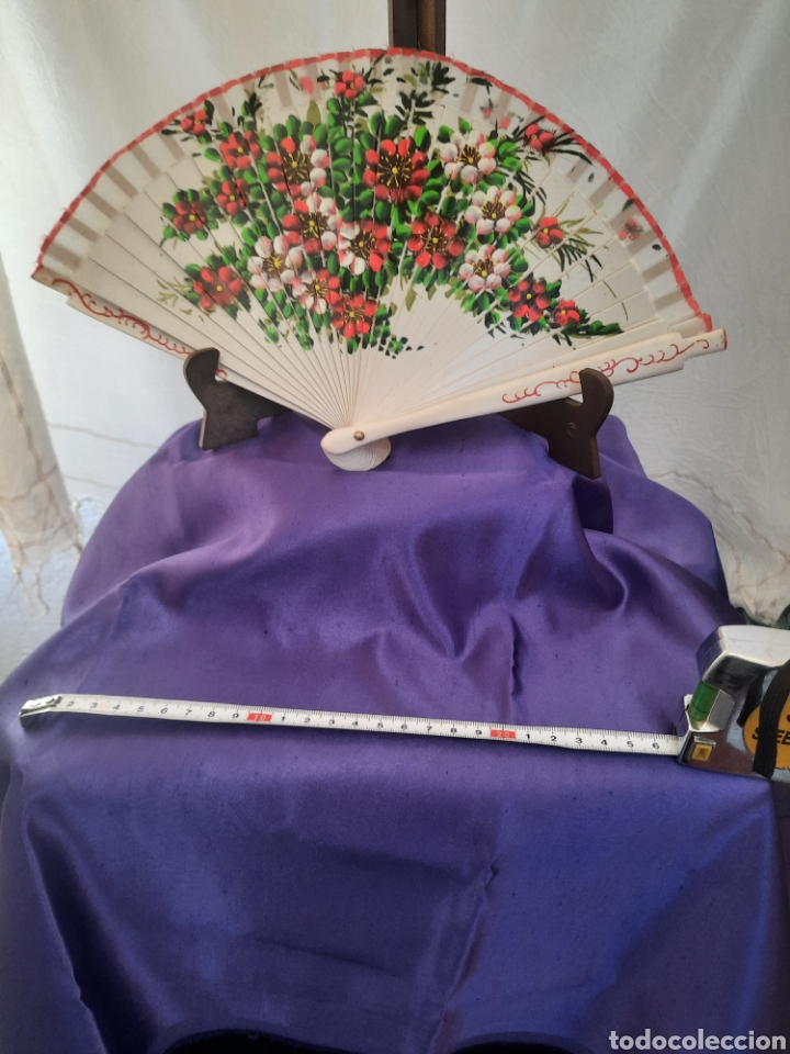 Antiquit&eacute;s: Abanico madera lacada pintado a mano.