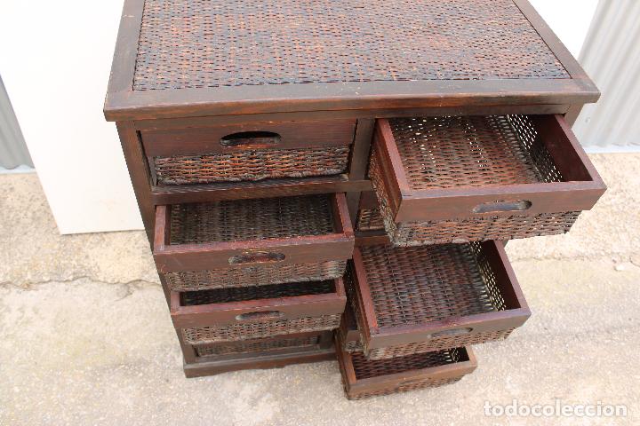 Antig&uuml;edades: mueble comoda con cajones madera y mimbre - Foto 5