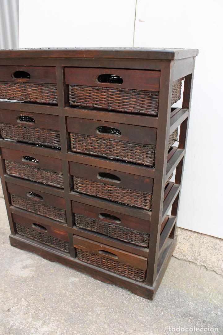 Antig&uuml;edades: mueble comoda con cajones madera y mimbre - Foto 7