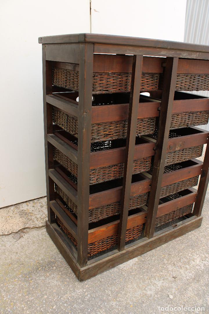 Antig&uuml;edades: mueble comoda con cajones madera y mimbre - Foto 8
