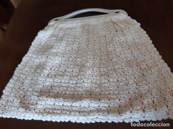 Antiquit&eacute;s: ANTIGUA BOLSA DE CROCHET HECHA A MANO CON ASA DE PASTA Y FORRADA POR DENTRO.