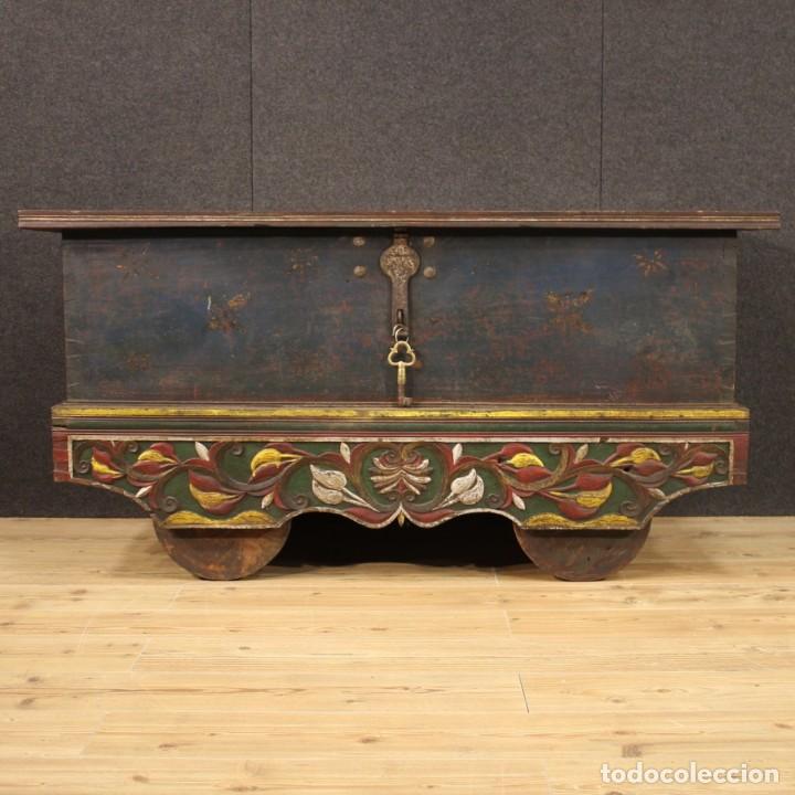 Antig&uuml;edades: Cofre indio en madera pintada - Foto 2