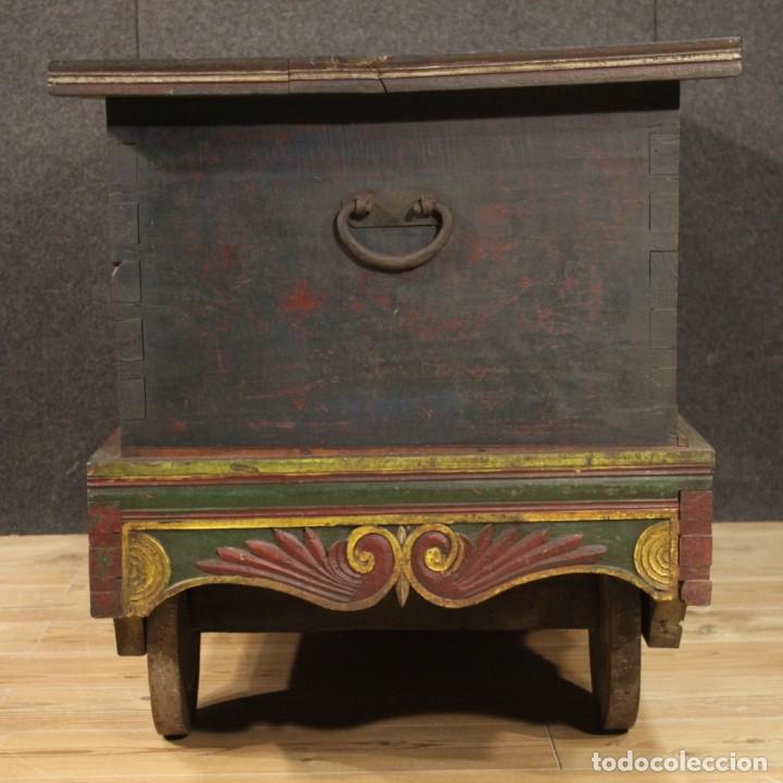 Antig&uuml;edades: Cofre indio en madera pintada - Foto 9