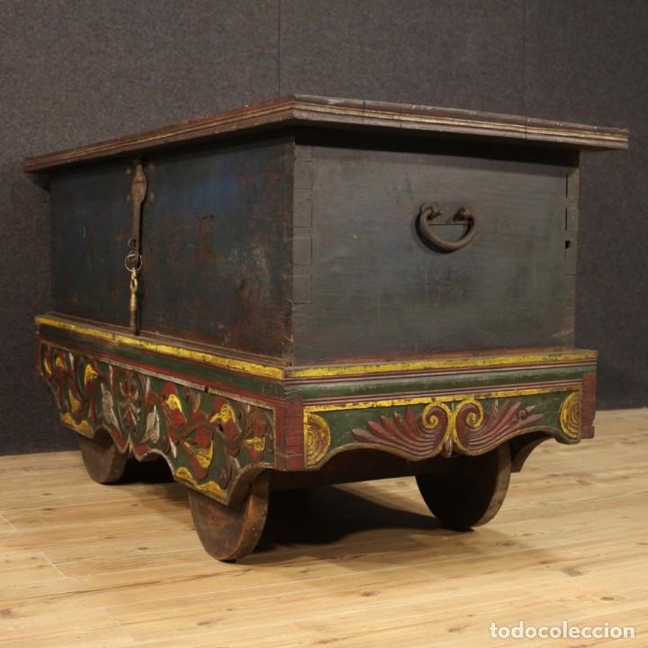 Antig&uuml;edades: Cofre indio en madera pintada - Foto 11
