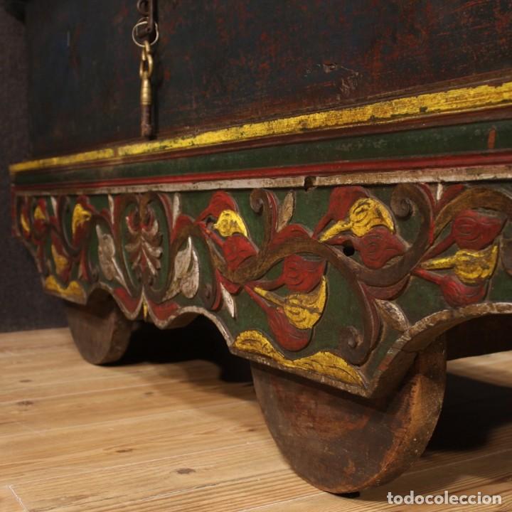 Antig&uuml;edades: Cofre indio en madera pintada - Foto 12