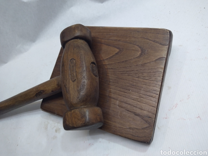 Antig&uuml;edades: ANTIGUO MAZO CON TABLA DE SALA DE SUBASTAS - Foto 4
