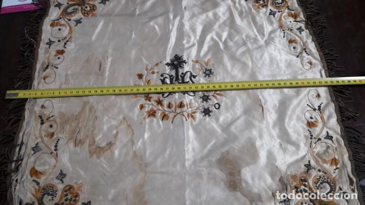 Antigüedades: Antiguo cubre cáliz S.XIX bordado a mano en seda e hilo metálico. - Foto 11 - 208757056