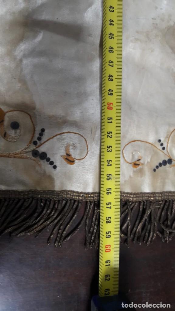 Antigüedades: Antiguo cubre cáliz S.XIX bordado a mano en seda e hilo metálico. - Foto 14 - 208757056
