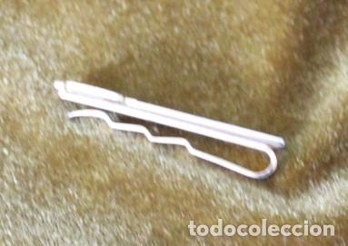 Antig&uuml;edades: Pasador de corbata dorado con esmalte - Foto 3
