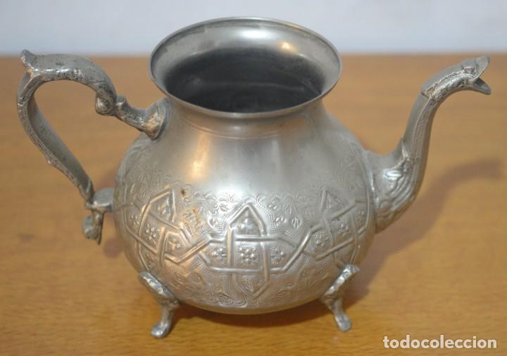 Antig&uuml;edades: Tetera de lat&oacute;n de estilo arabe - Foto 2