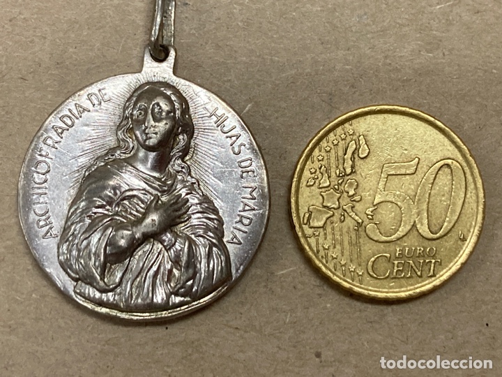 Antig&uuml;edades: Medalla plateada Hijas de Mar&iacute;a - Foto 3