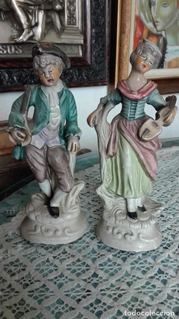 Antig&uuml;edades: Pareja de m&uacute;sicos de cer&aacute;mica