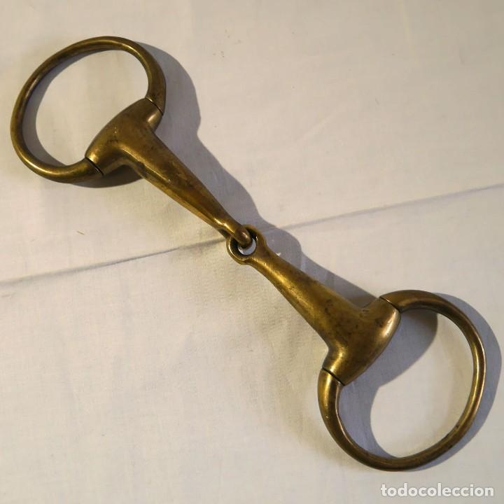 Antig&uuml;edades: Filete de anillas en bronce para montar a caballo - Foto 1
