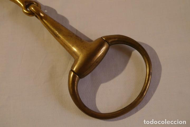 Antig&uuml;edades: Filete de anillas en bronce para montar a caballo - Foto 5