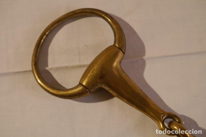 Antig&uuml;edades: Filete de anillas en bronce para montar a caballo - Foto 6