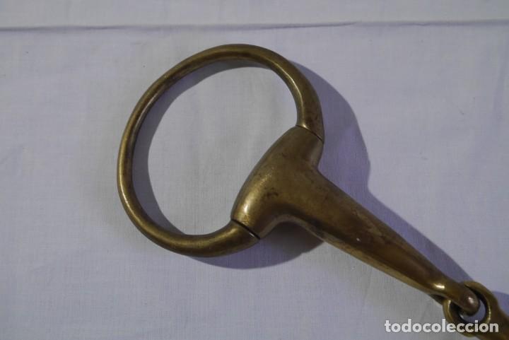Antig&uuml;edades: Filete de anillas en bronce para montar a caballo - Foto 8