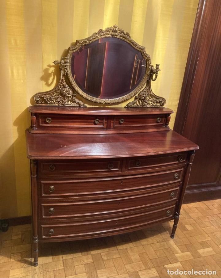 Antig&uuml;edades: tocador de madera con espejo - Foto 1