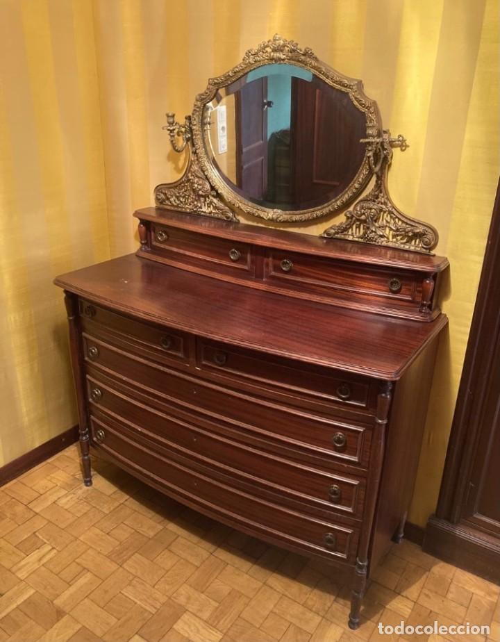 Antig&uuml;edades: tocador de madera con espejo - Foto 2