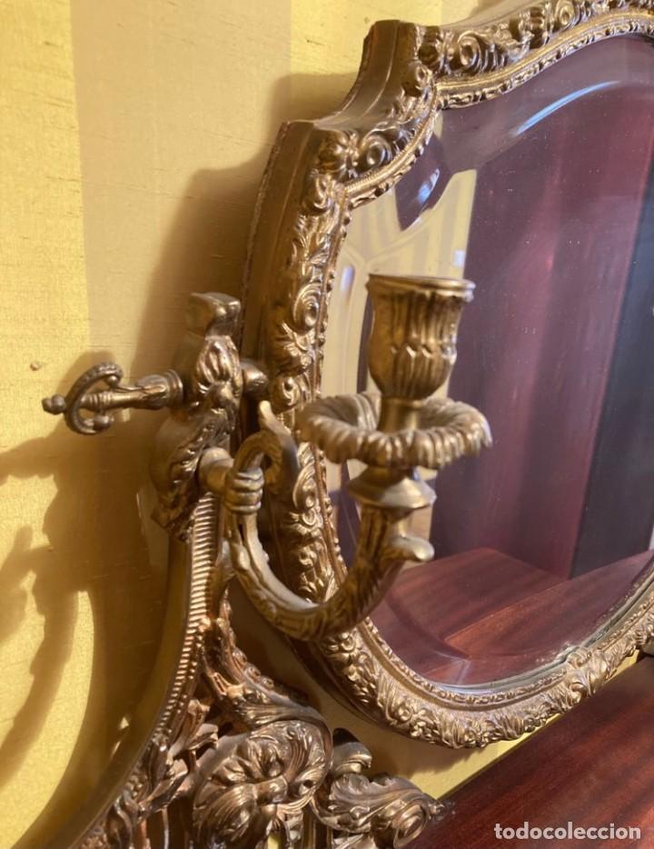 Antig&uuml;edades: tocador de madera con espejo - Foto 3
