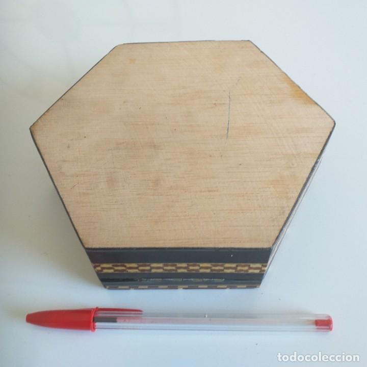 Antig&uuml;edades: Caja-joyero hexagonal. Taracea de Granada. - Foto 3