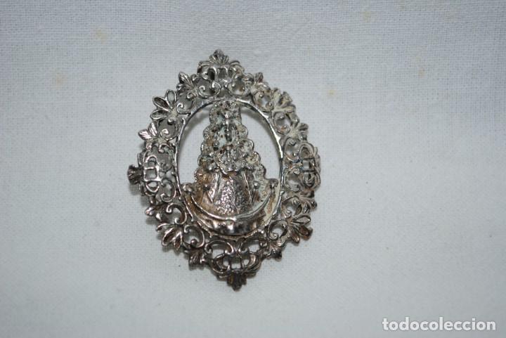 Antig&uuml;edades: MEDALLA DE PLATA DE LA VIRGEN DEL ROCIO . - Foto 1