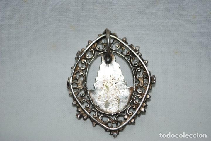 Antig&uuml;edades: MEDALLA DE PLATA DE LA VIRGEN DEL ROCIO . - Foto 2