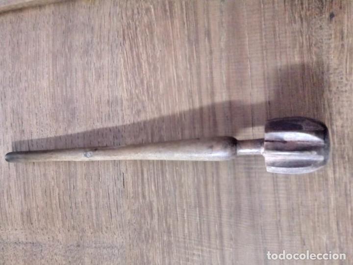 Antig&uuml;edades: Batidor de chocolate de madera - Foto 2