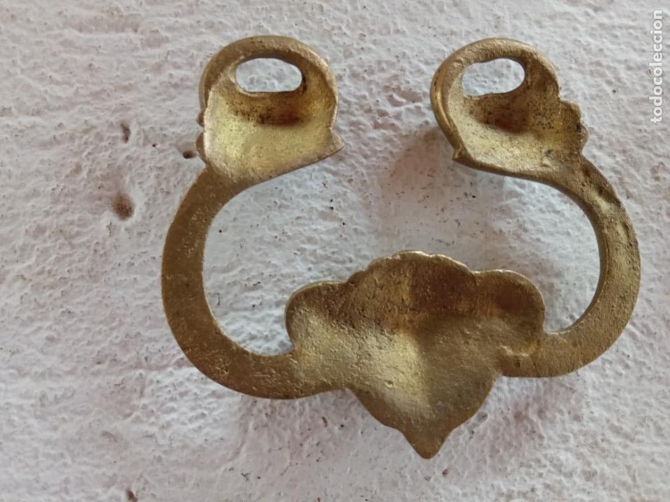 Antig&uuml;edades: Asa de bronce (brasero??) - Foto 2