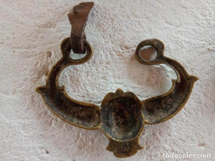 Antig&uuml;edades: Asa de bronce (brasero??) - Foto 2