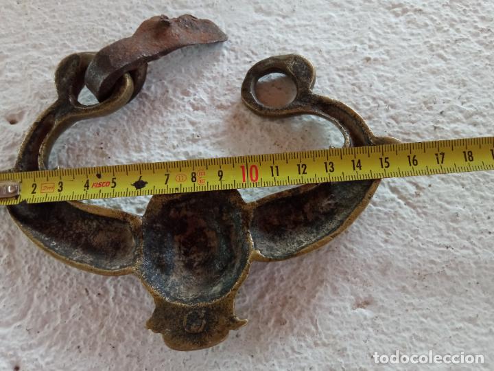 Antig&uuml;edades: Asa de bronce (brasero??) - Foto 6