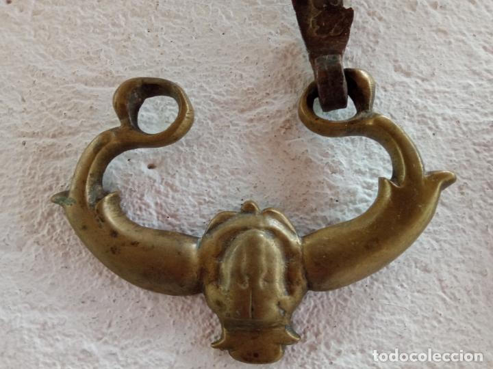 Antig&uuml;edades: Asa de bronce (brasero??) - Foto 1