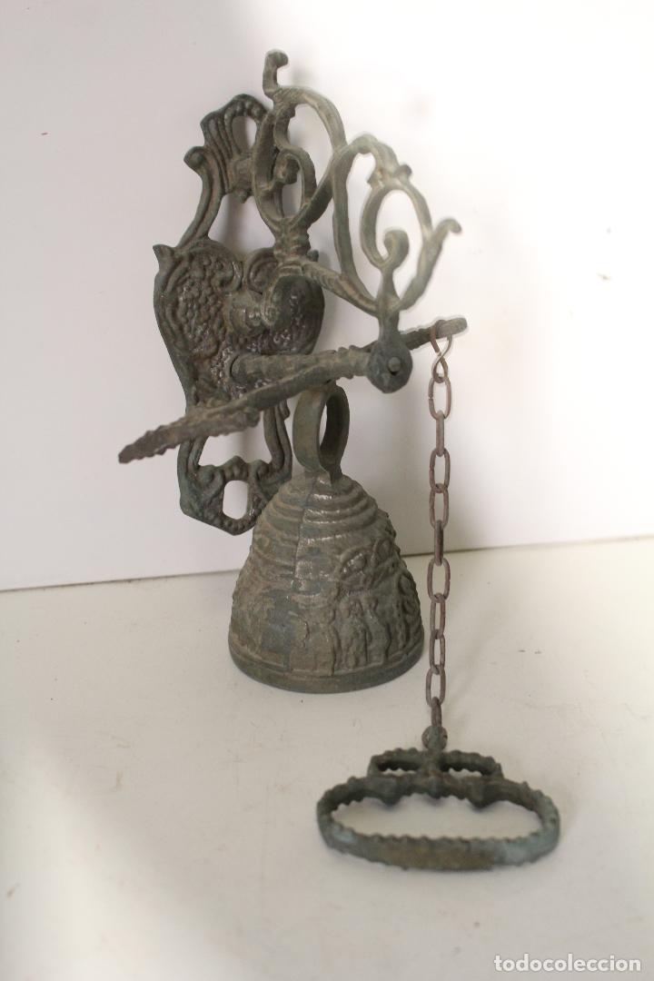 Antig&uuml;edades: campana de bronce - Foto 1