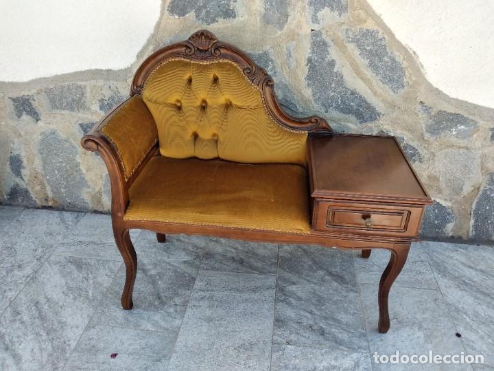 Antigüedades: Antiguo sofá con mesa para teléfono con 1 cajón, estilo isabelino ,madera noble. sirca 1930 - Foto 3 - 274182758