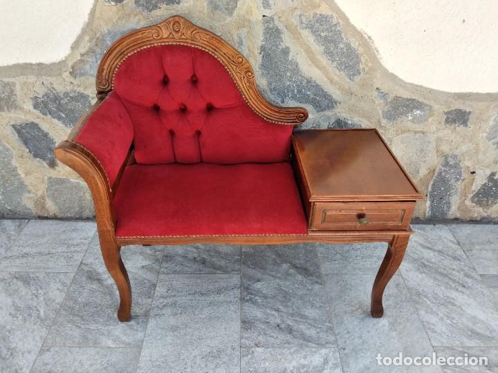 Antigüedades: Antiguo sofá con mesa para teléfono con 1 cajón, estilo isabelino ,madera noble. sirca 1930 - Foto 3 - 274182938