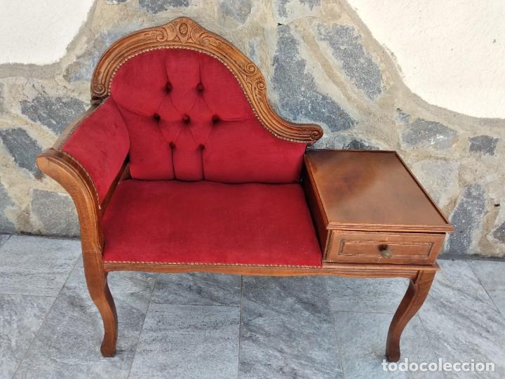 Antigüedades: Antiguo sofá con mesa para teléfono con 1 cajón, estilo isabelino ,madera noble. sirca 1930 - Foto 8 - 274182938