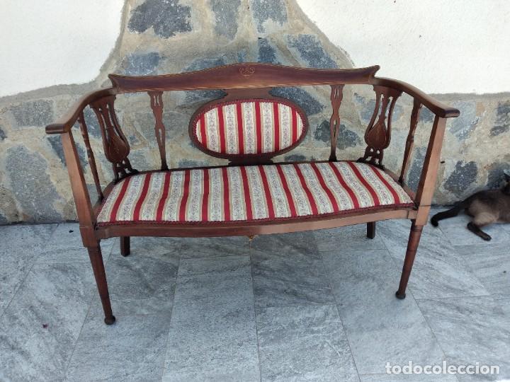 Antigüedades: Antiguo sofá Eduardiano de caoba con incrustaciones, sirca 1900 - Foto 2 - 274189298