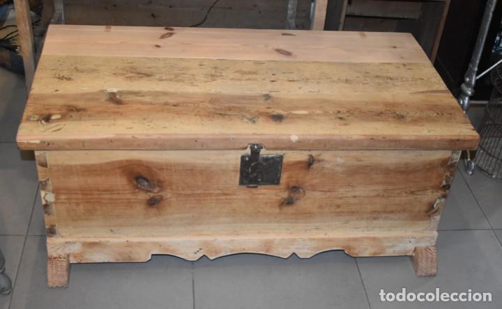 Antig&uuml;edades: ANTIGUO BA&Uacute;L EN MADERA NATURAL - Foto 1