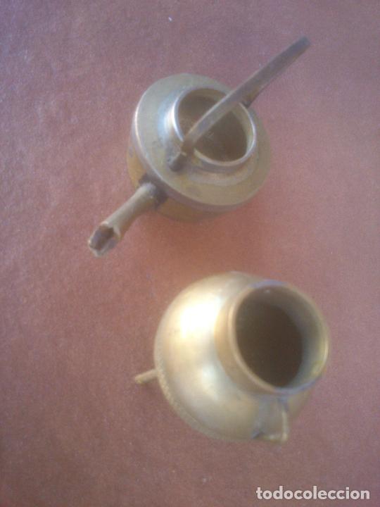 Antig&uuml;edades: COLECCION CALDERO CAFETERA EN MINIATURA DE BRONCE - Foto 2