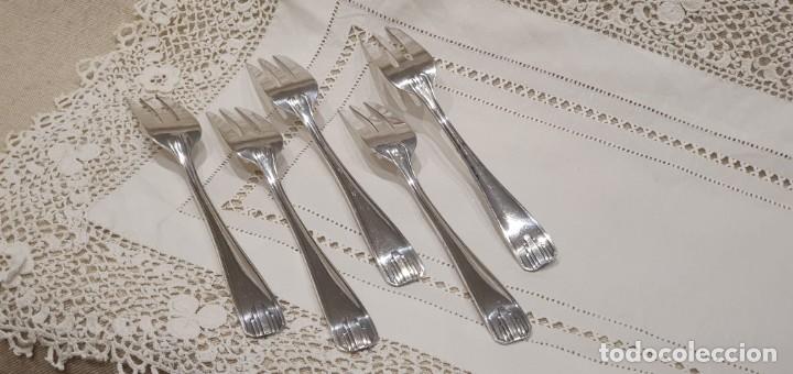 Antig&uuml;edades: 5 tenedores postre ba&ntilde;o de plata. - Foto 5
