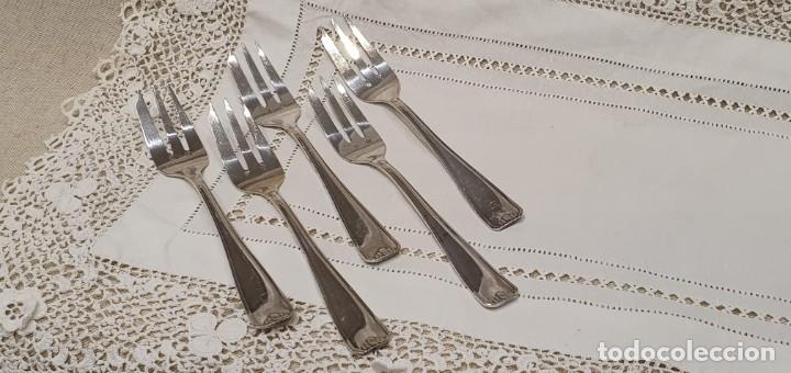 Antig&uuml;edades: 5 tenedores postre ba&ntilde;o de plata. - Foto 9