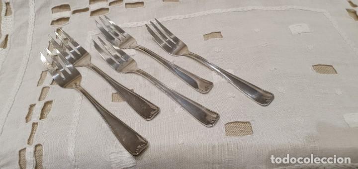 Antig&uuml;edades: 5 tenedores postre ba&ntilde;o de plata. - Foto 12