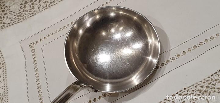 Antig&uuml;edades: Cuchar&oacute;n ba&ntilde;o de plata con sello. - Foto 1