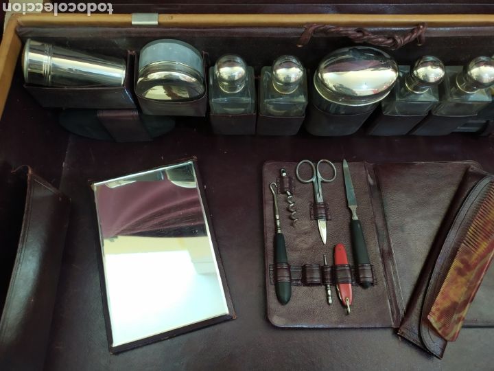 Antig&uuml;edades: Maleta de viaje con complementos o tocador - Foto 2