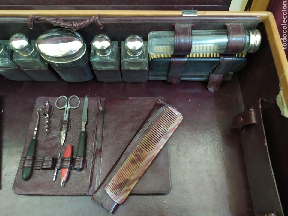 Antig&uuml;edades: Maleta de viaje con complementos o tocador - Foto 3